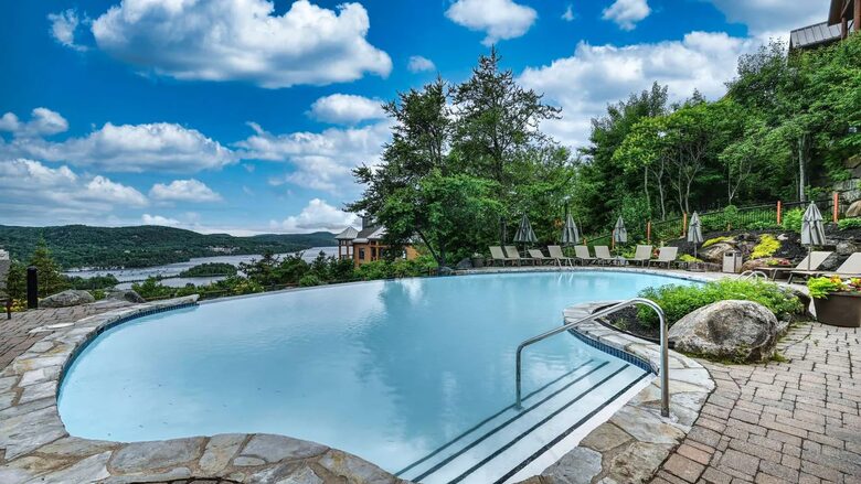 Luxurious Ski In Ski Out 2 Bedroom Equinoxe Tremblant - Mont-Tremblant, Canada