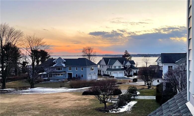 Large Family House with Pool and Water Views - Milford, Connecticut
