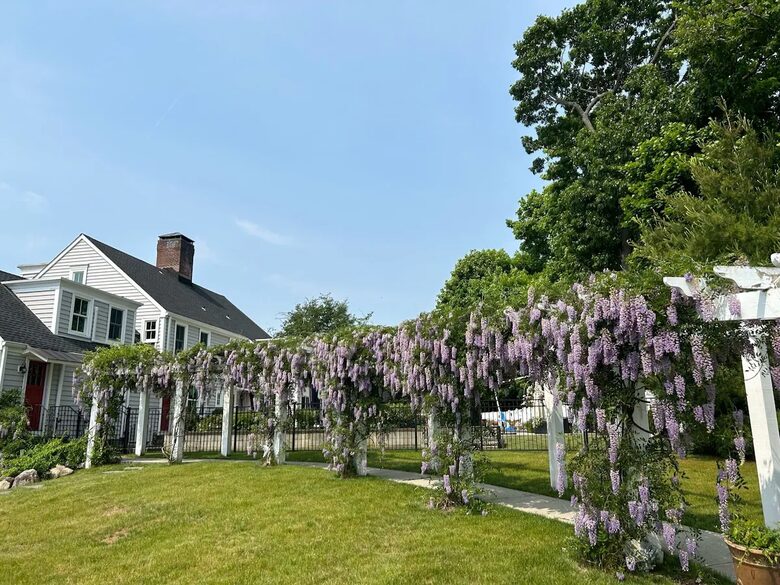 Large Family House with Pool and Water Views - Milford, Connecticut