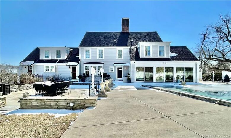 Large Family House with Pool and Water Views - Milford, Connecticut