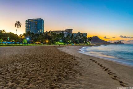 Honolulu Residential-Style Suite - Honolulu, Hawaii