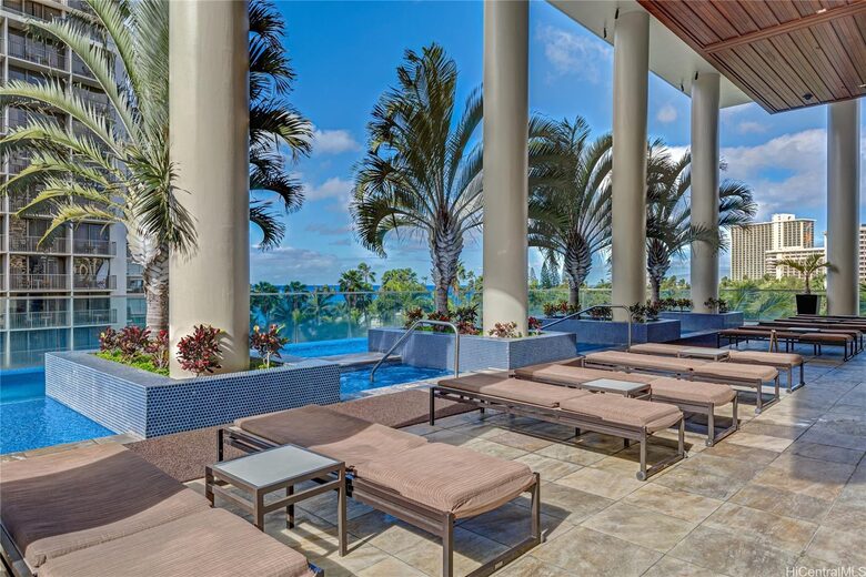 Infinity Lap Pool & Hot Tub