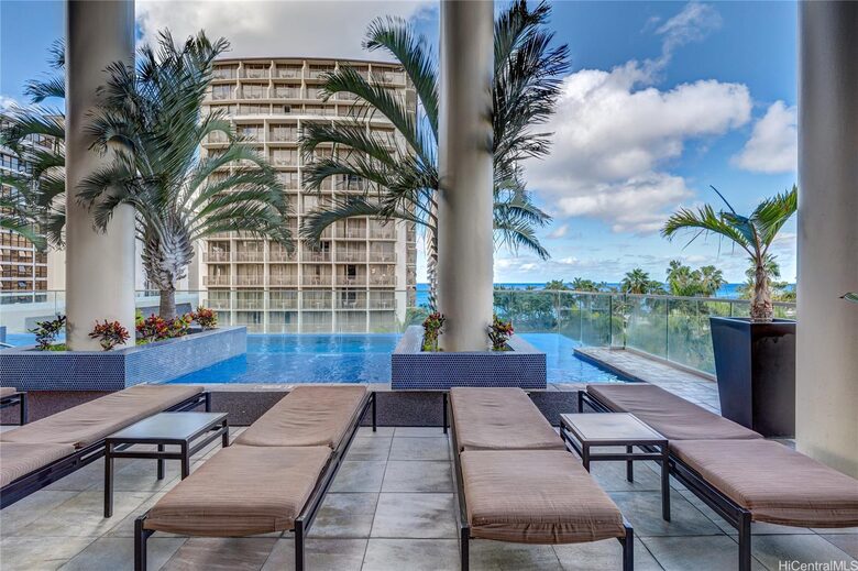 Honolulu Residential-Style Suite - Honolulu, Hawaii