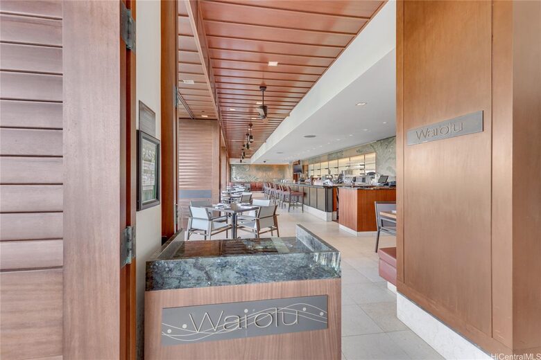 Waiolu - Lobby level restaurant