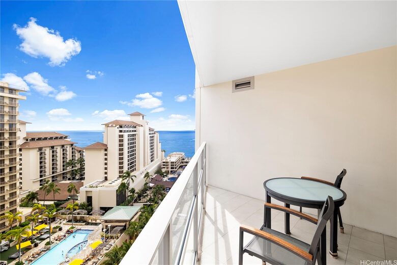 Honolulu Residential-Style Suite - Honolulu, Hawaii