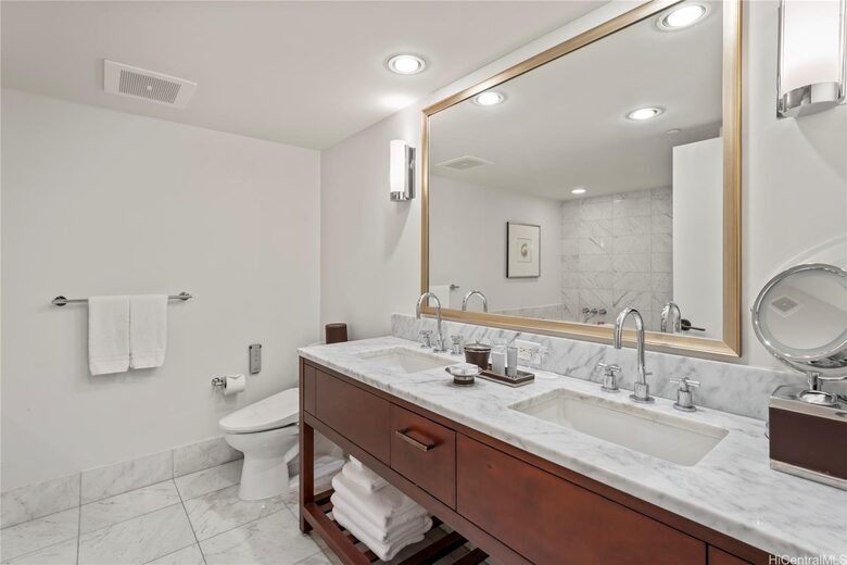 Honolulu Residential-Style Suite - Honolulu, Hawaii