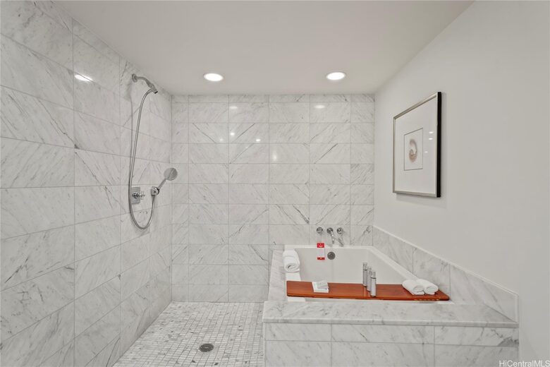 Honolulu Residential-Style Suite - Honolulu, Hawaii