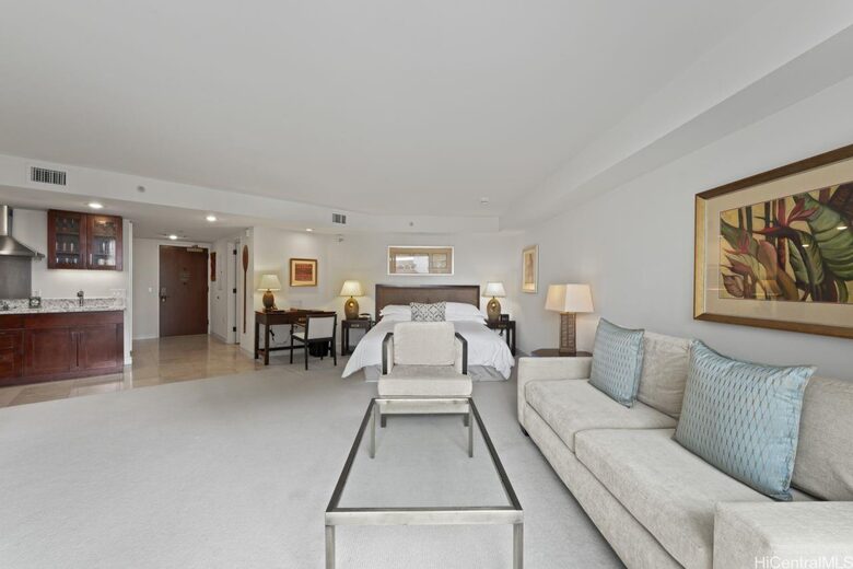 Honolulu Residential-Style Suite - Honolulu, Hawaii