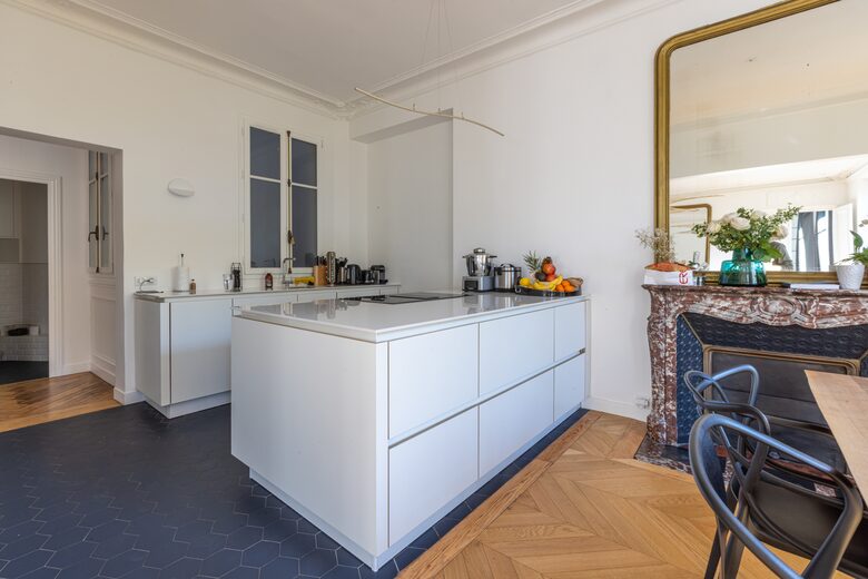Full kitchen