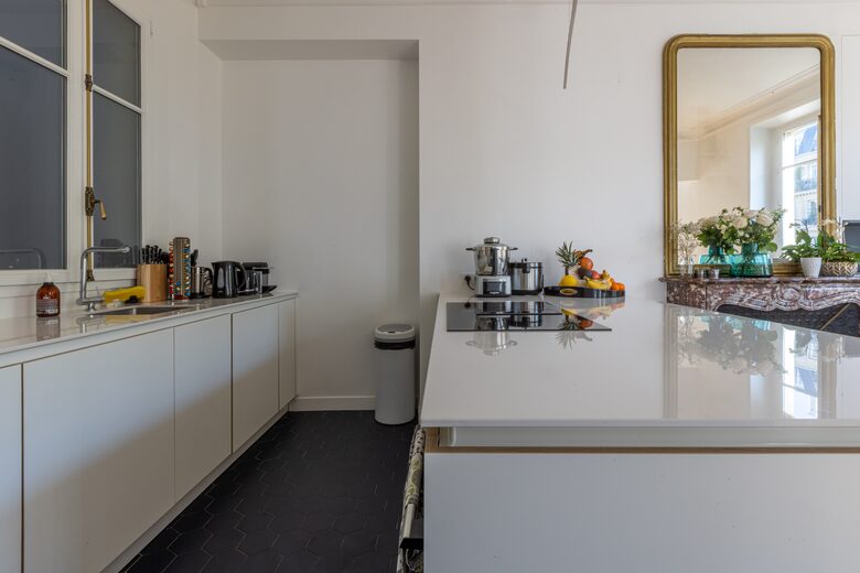 Full kitchen
