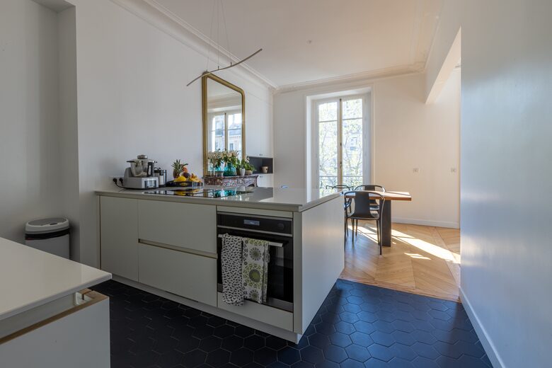 Full kitchen