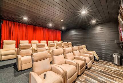 Pigeon Forge Getaway | Amazing, 27 Guests, Heated Pool, & Theater - Pigeon Forge, Tennessee