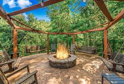 Pigeon Forge Getaway | Amazing, 27 Guests, Heated Pool, & Theater - Pigeon Forge, Tennessee