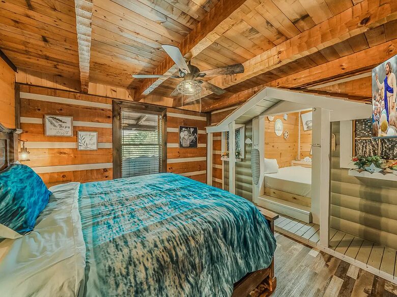 Pigeon Forge Getaway | Amazing, 27 Guests, Heated Pool, & Theater - Pigeon Forge, Tennessee