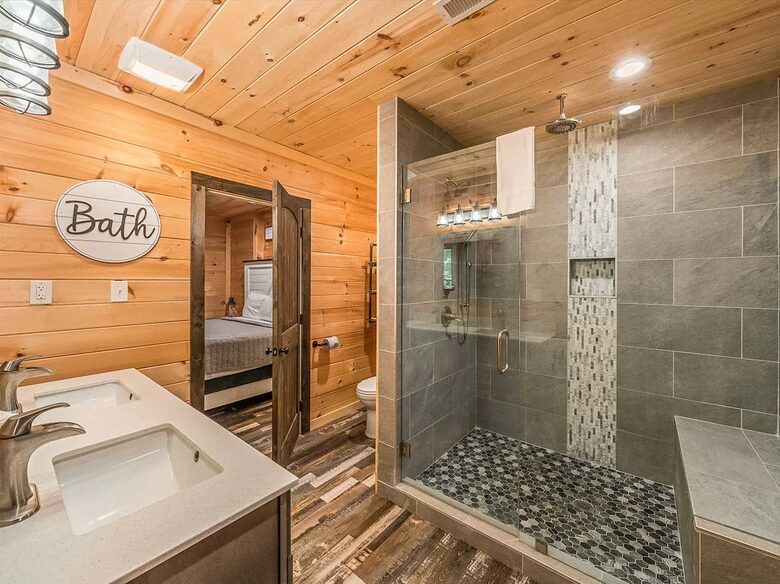 Pigeon Forge Getaway | Amazing, 27 Guests, Heated Pool, & Theater - Pigeon Forge, Tennessee