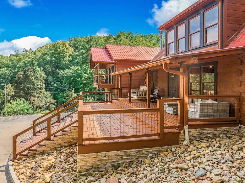Pigeon Forge Getaway | Amazing, 27 Guests, Heated Pool, & Theater - Pigeon Forge, Tennessee