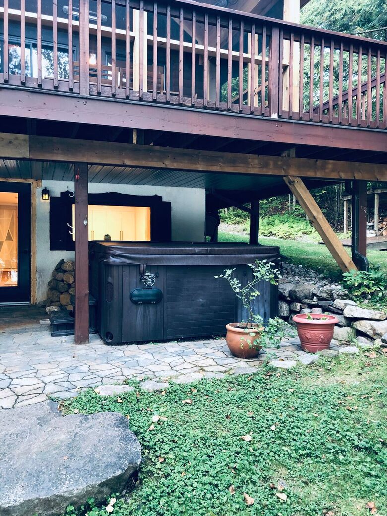 Rustic Cabin on the Lake - Mont-Tremblant, Canada