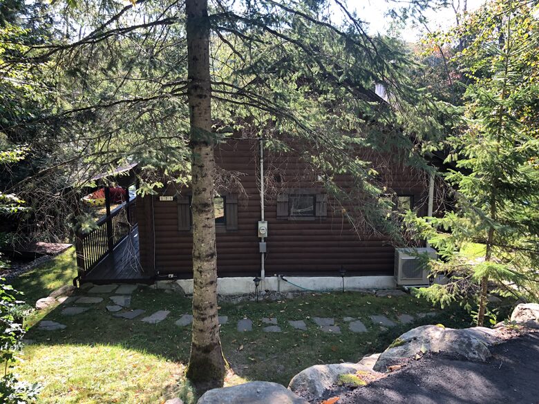 Rustic Cabin on the Lake - Mont-Tremblant, Canada
