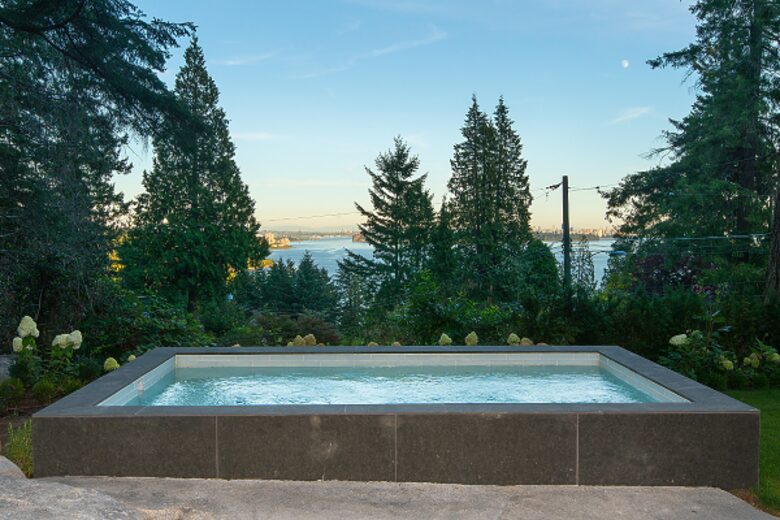 West Vancouver Contemporary Hideaway - West Vancouver, Canada
