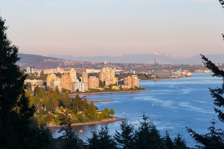 West Vancouver Contemporary Hideaway - West Vancouver, Canada