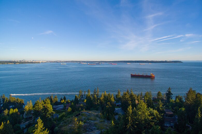 West Vancouver Contemporary Hideaway - West Vancouver, Canada