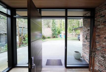 West Vancouver Contemporary Hideaway - West Vancouver, Canada