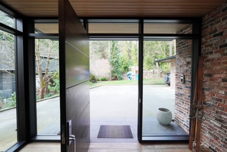 West Vancouver Contemporary Hideaway - West Vancouver, Canada