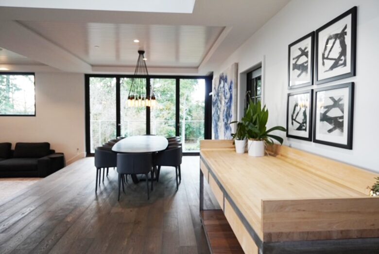 West Vancouver Contemporary Hideaway - West Vancouver, Canada