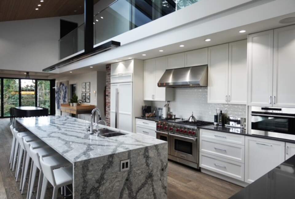 West Vancouver Contemporary Hideaway - West Vancouver, Canada