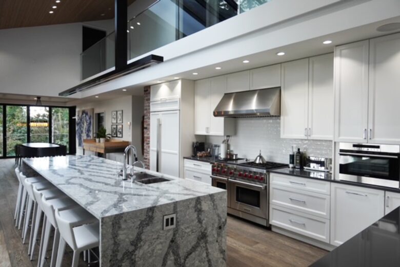 West Vancouver Contemporary Hideaway - West Vancouver, Canada