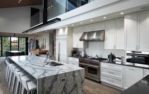 West Vancouver Contemporary Hideaway - West Vancouver, Canada