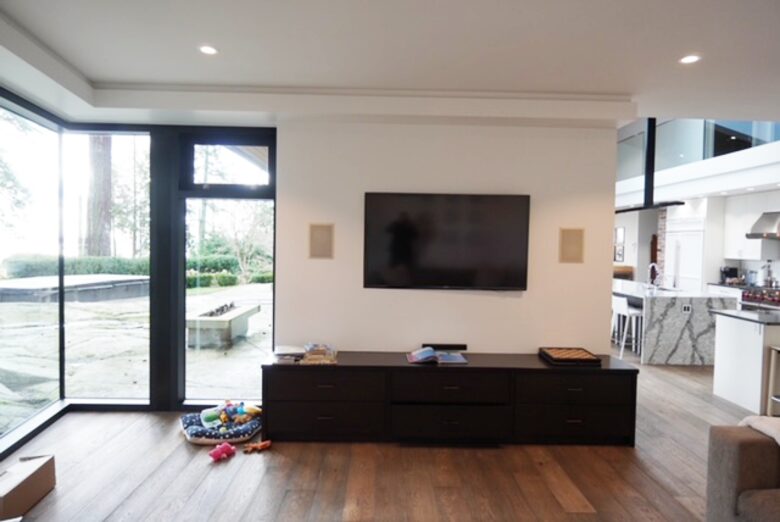 West Vancouver Contemporary Hideaway - West Vancouver, Canada