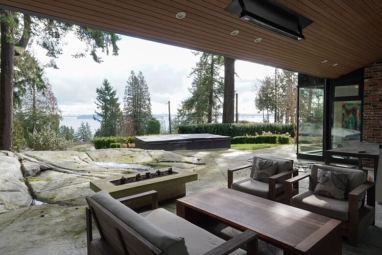 West Vancouver Contemporary Hideaway - West Vancouver, Canada