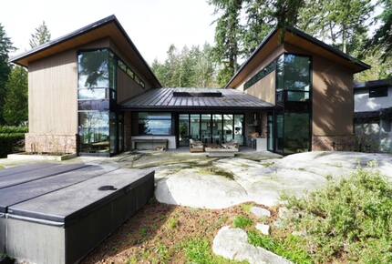 West Vancouver Contemporary Hideaway - West Vancouver, Canada