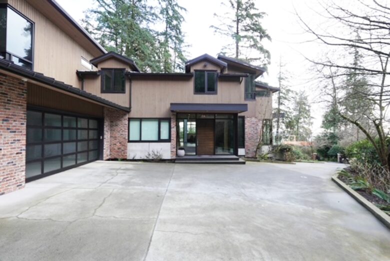 West Vancouver Contemporary Hideaway - West Vancouver, Canada