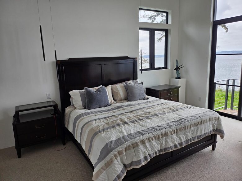 Modern Cabin by the Sea - Camano Island, Washington