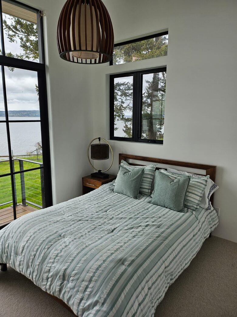 Modern Cabin by the Sea - Camano Island, Washington