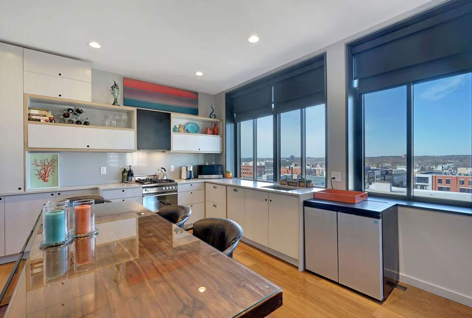 Highrise Downtown Modern Getaway - Asbury Park, New Jersey