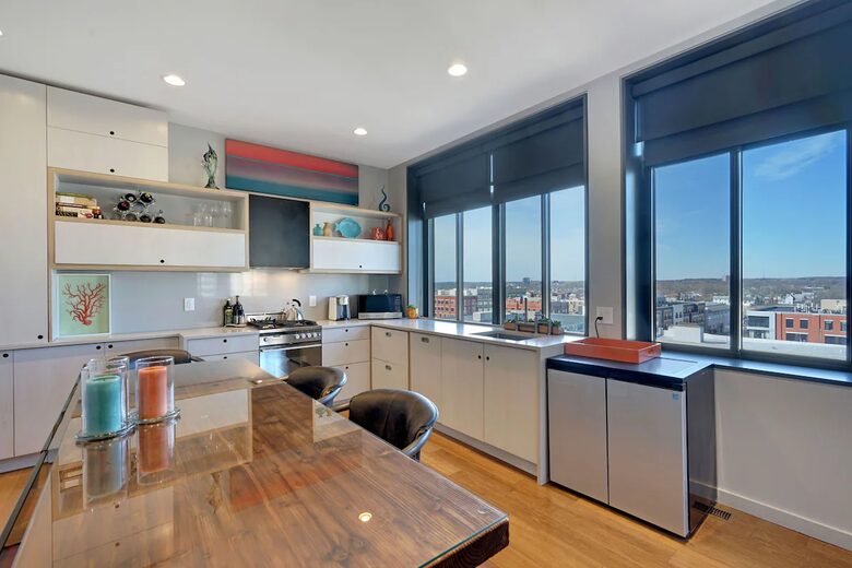 Highrise Downtown Modern Getaway - Asbury Park, New Jersey