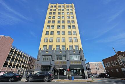 Highrise Downtown Modern Getaway - Asbury Park, New Jersey