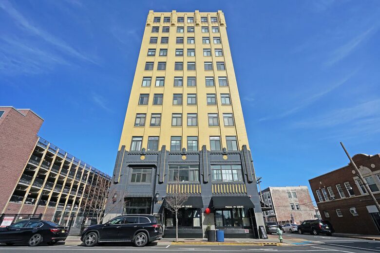 Highrise Downtown Modern Getaway - Asbury Park, New Jersey