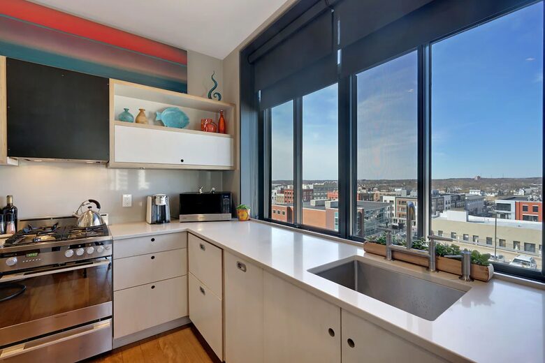 Highrise Downtown Modern Getaway - Asbury Park, New Jersey