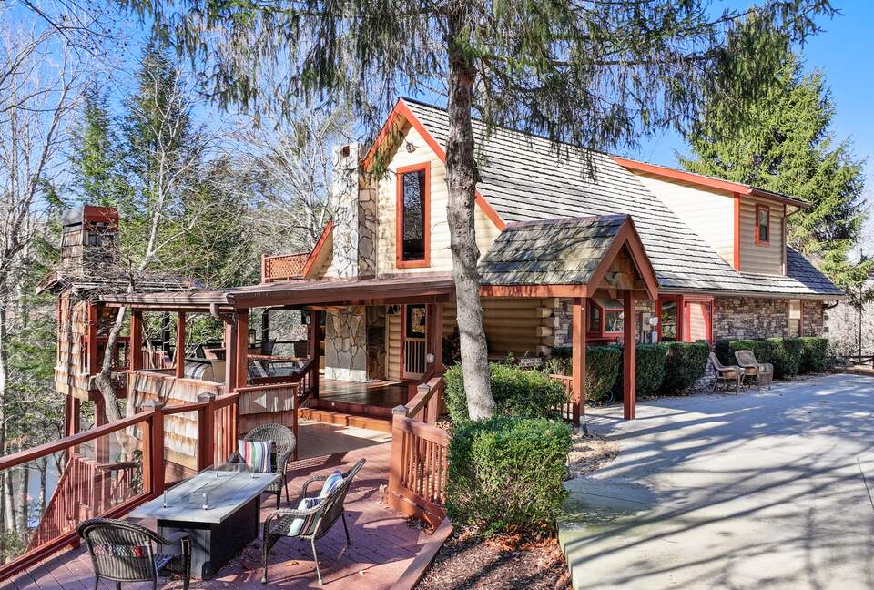 Stunning Lakeside Retreat - Morganton, Georgia