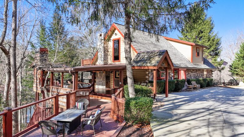Stunning Lakeside Retreat - Morganton, Georgia