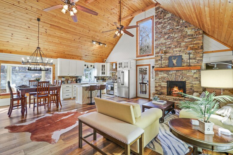 Stunning Lakeside Retreat - Morganton, Georgia