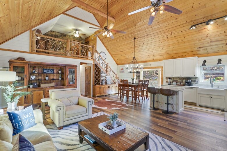 Stunning Lakeside Retreat - Morganton, Georgia