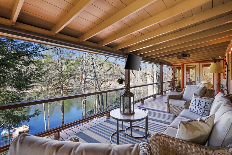 Stunning Lakeside Retreat - Morganton, Georgia