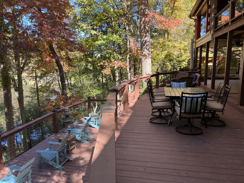 Stunning Lakeside Retreat - Morganton, Georgia