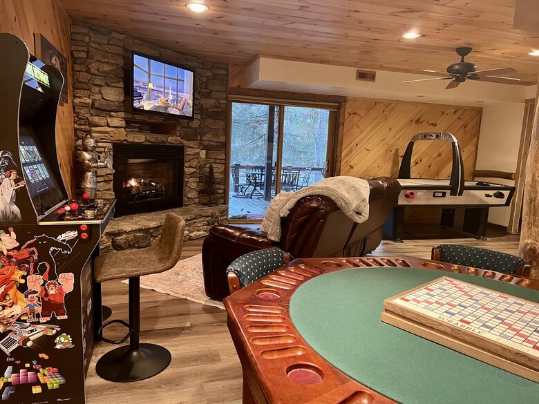 Stunning Lakeside Retreat - Morganton, Georgia