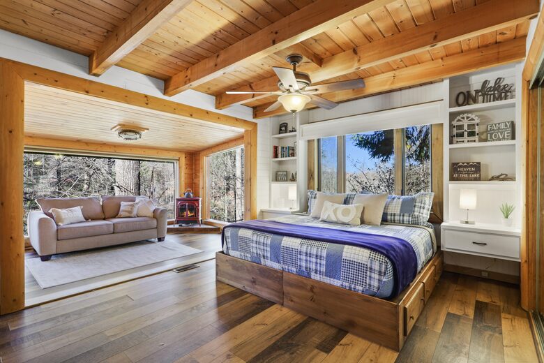 Stunning Lakeside Retreat - Morganton, Georgia